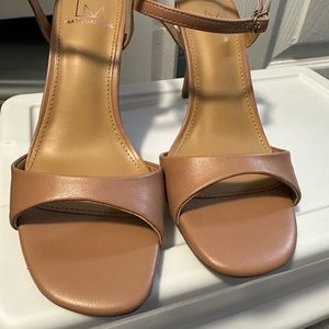 Material Girl sandals size 6 nwot